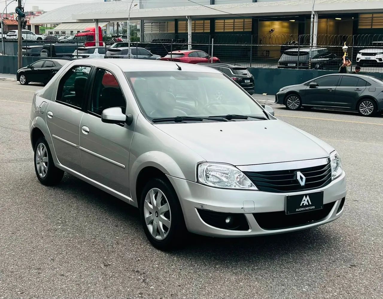Renault Logan Expression Hi-flex 1.6 8V 4P 2013