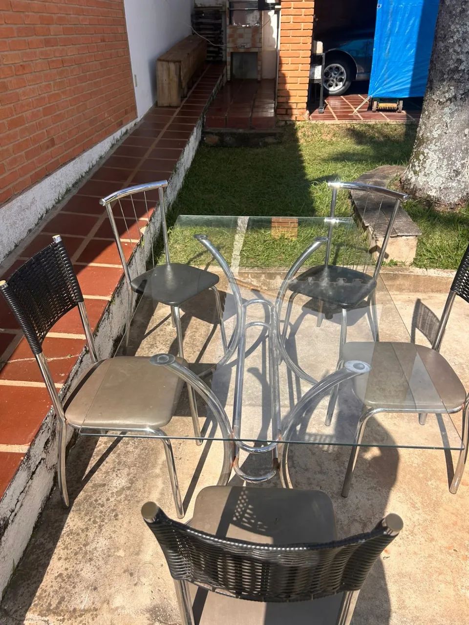 Mesa de vidro com 5 cadeiras - 140cm X 80cm  - Foto 2