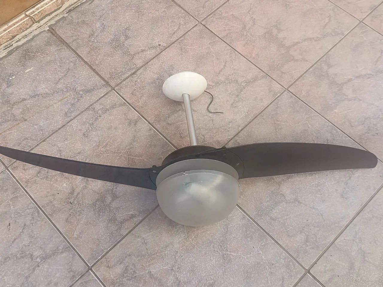 Ventilador de teto com luminária. - Foto 2