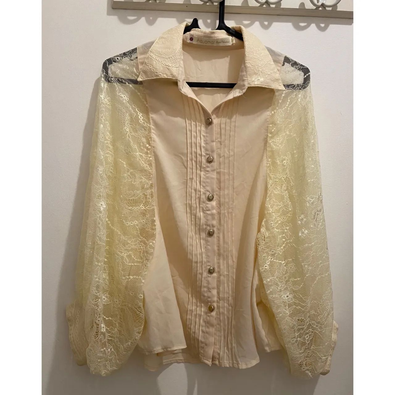 Blusa manga comprida rendada