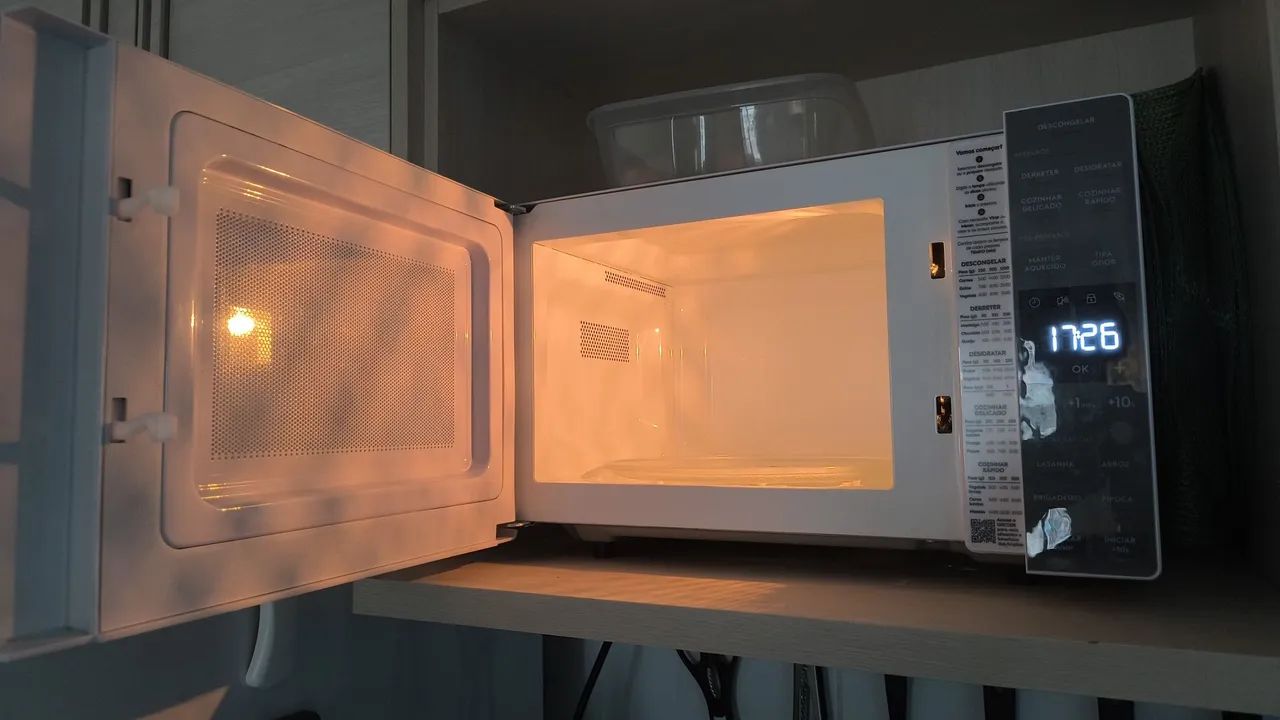 Microondas Eletrolux 23L 127V Modelo ME23B  - Foto 2