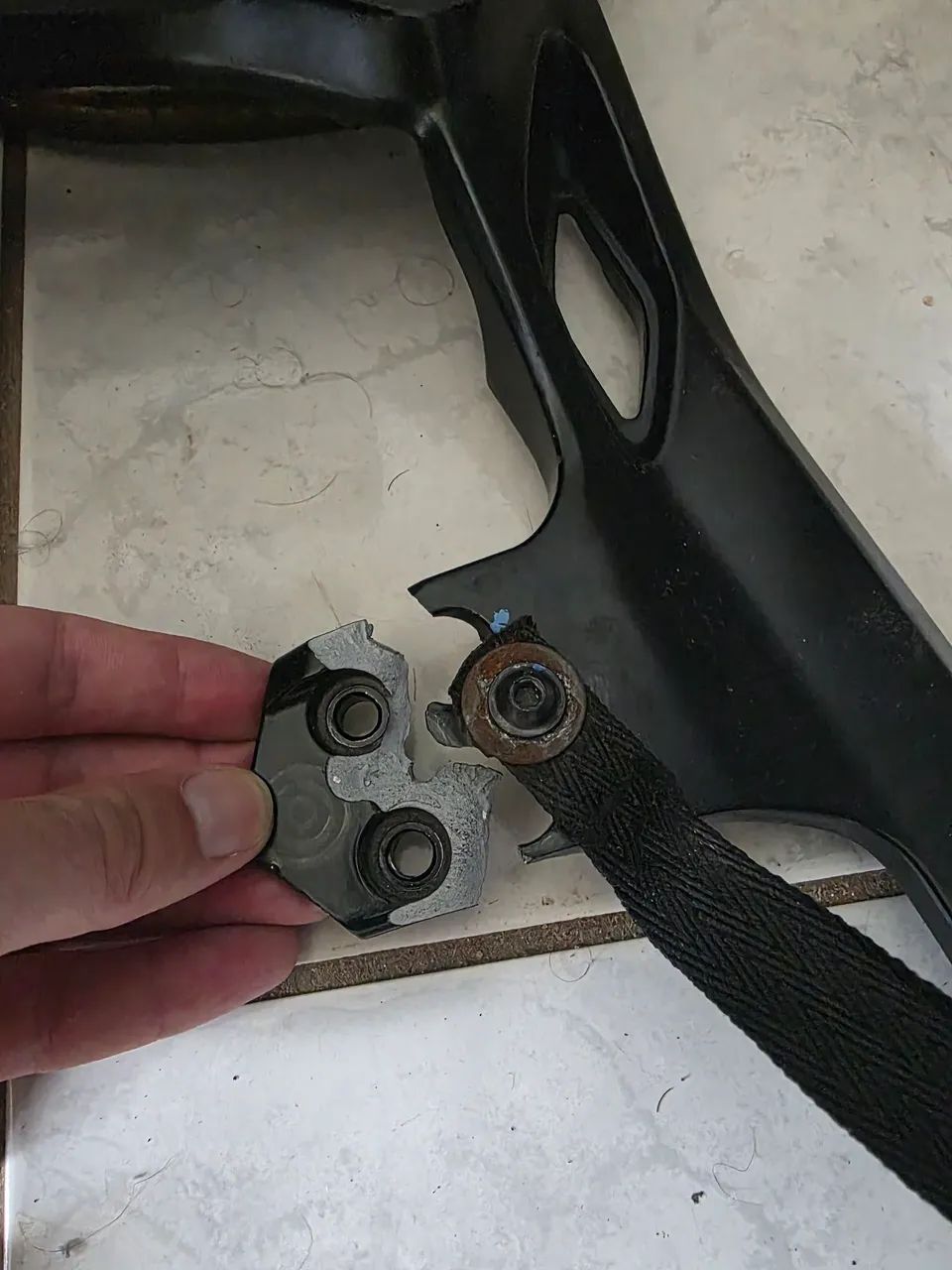 Suporte Bajaj Dominar 400 para reparo - Foto 4