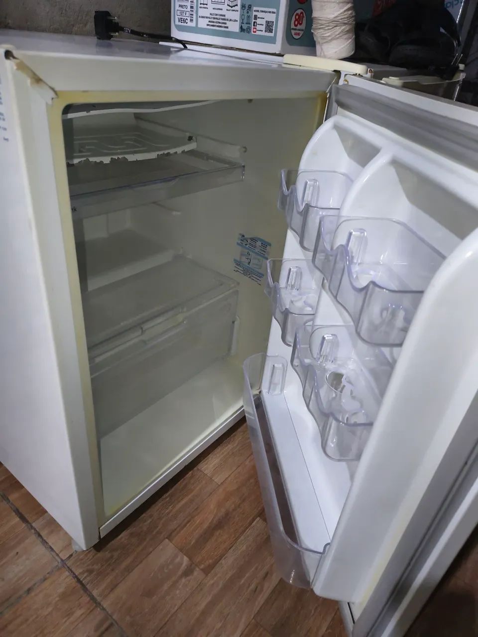 Vende-se Frigobar Eletrolux  - Foto 4