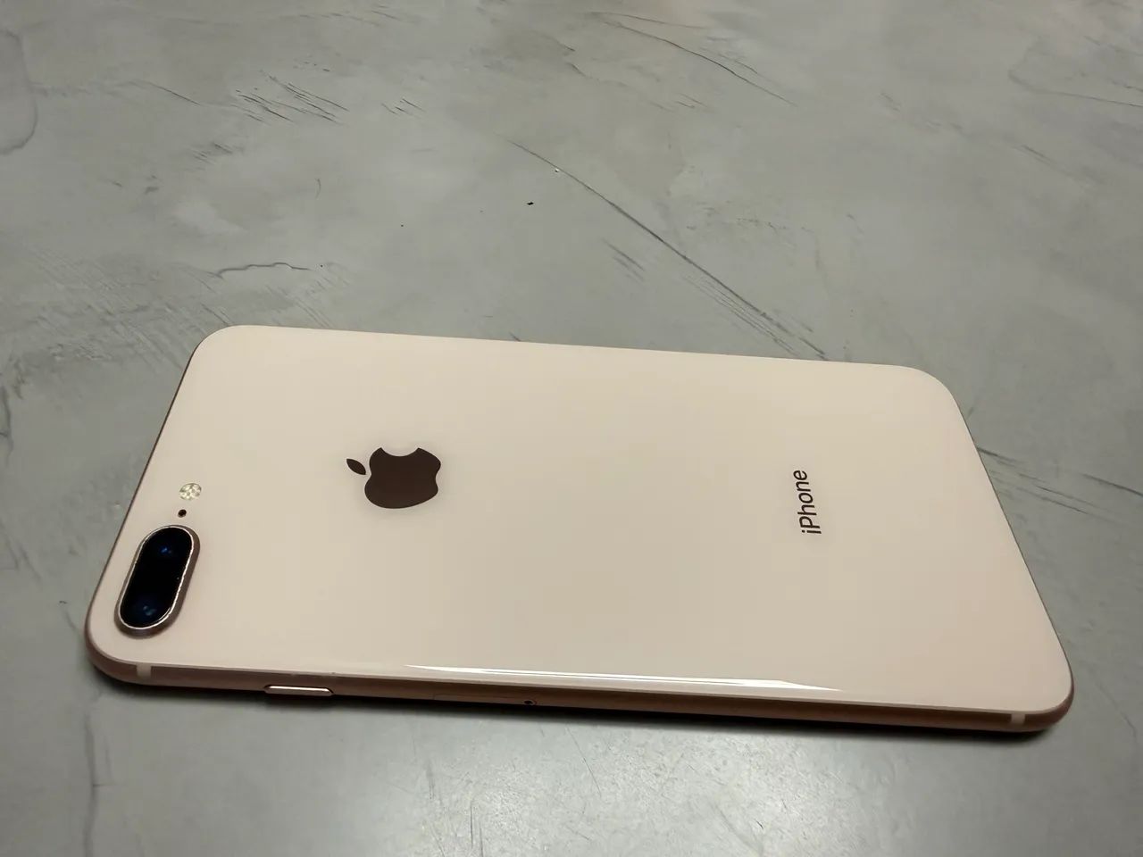 iPhone 8 Plus - 256GB Gold - impecável  - Foto 2