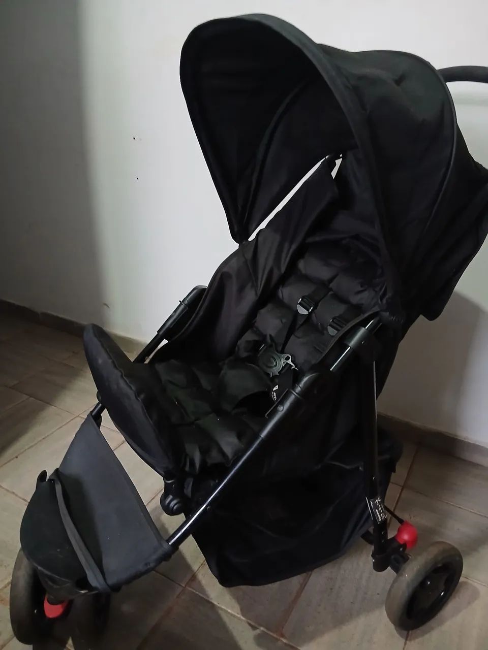 Carrinho de Bebê Cosco Toffy 3 Rodas Preto  - Foto 4