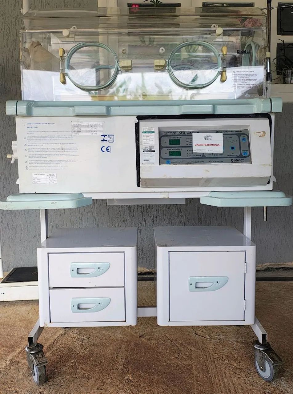 Incubadora neonatal 