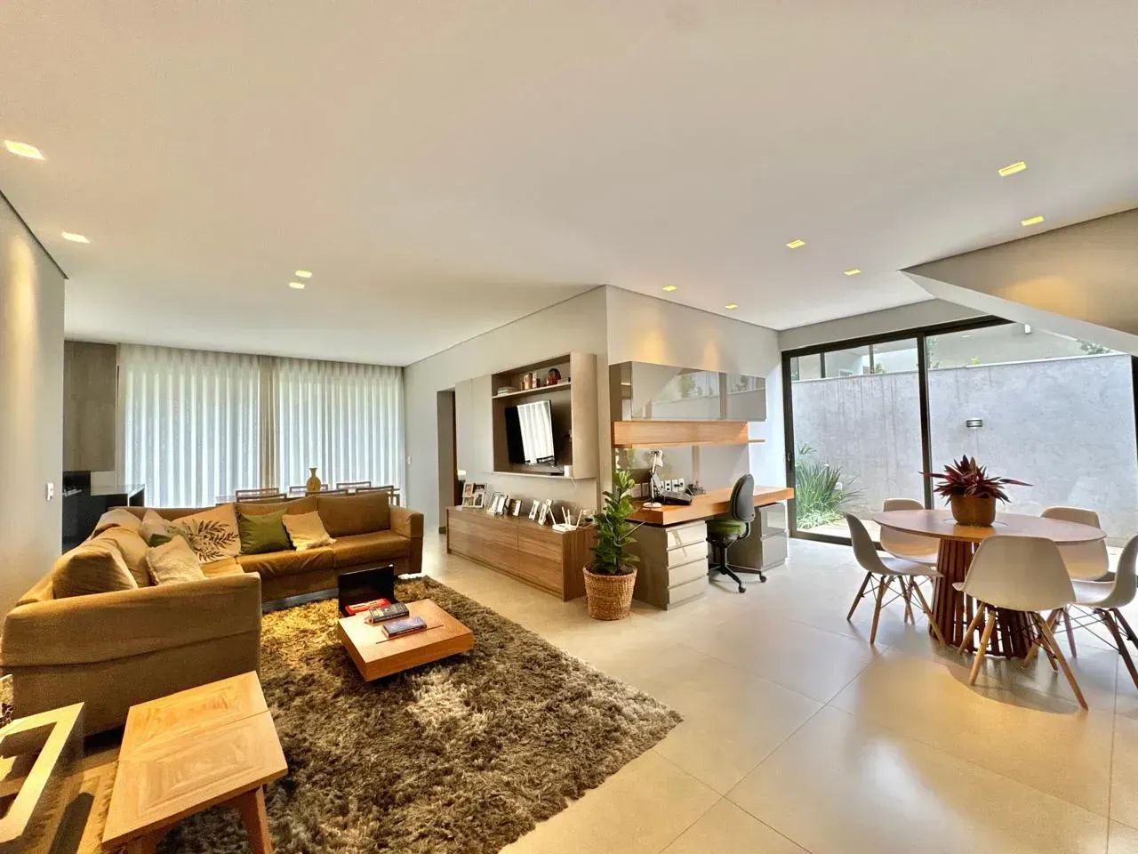 -Casa 6 suítes - 531m2 de área coberta + 103m2 de área descoberta