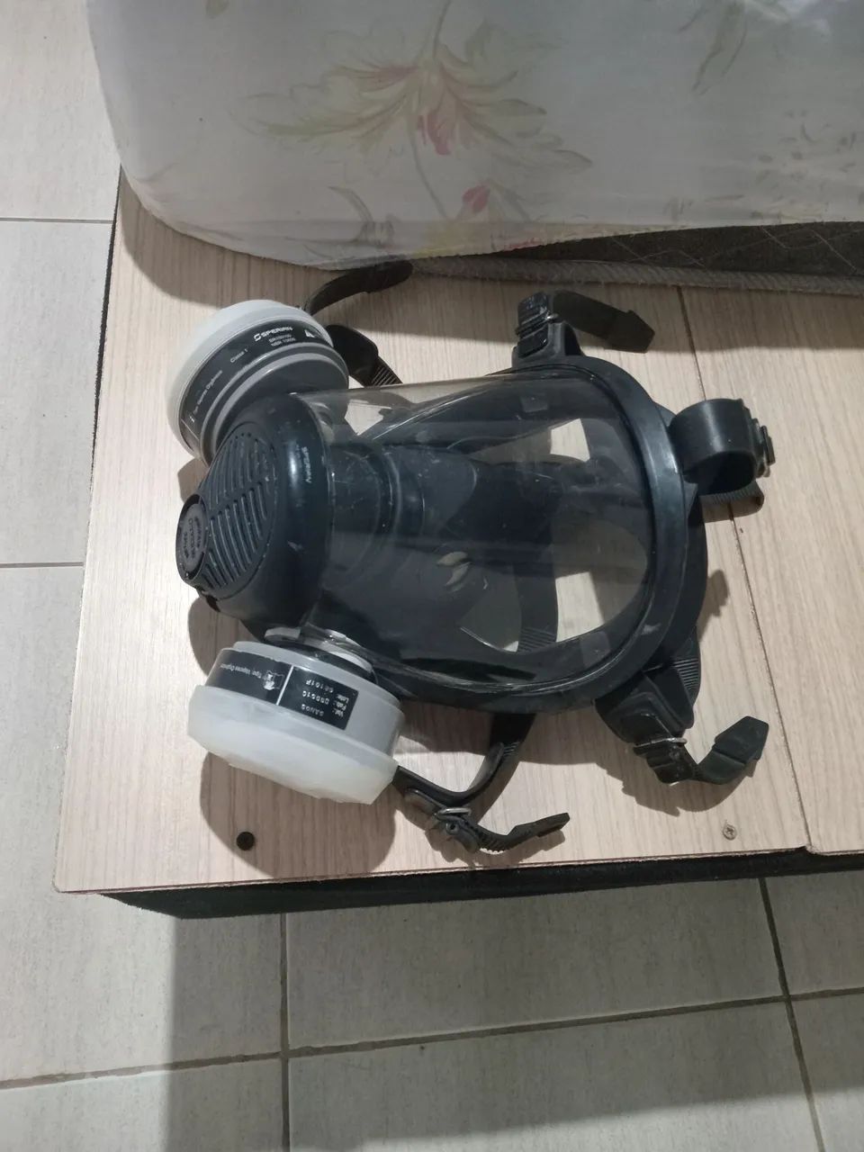 Máscara respirador facial reutilizável.  Marca sperian 