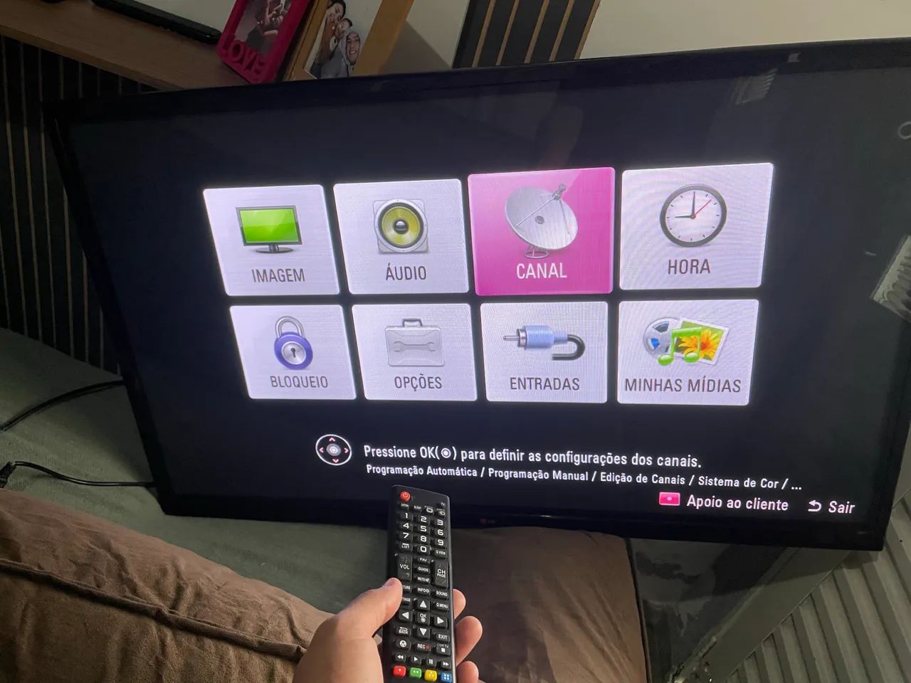 Tv 50 polegadas , tem controle e funcionando 
