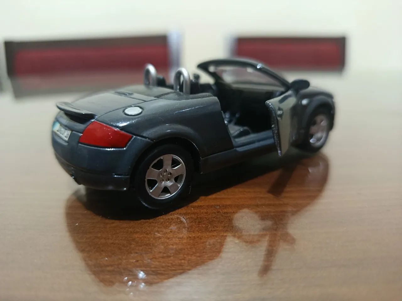 Miniatura Audi TT Roadster 1/36 - Hobbies e coleções - Teutônia