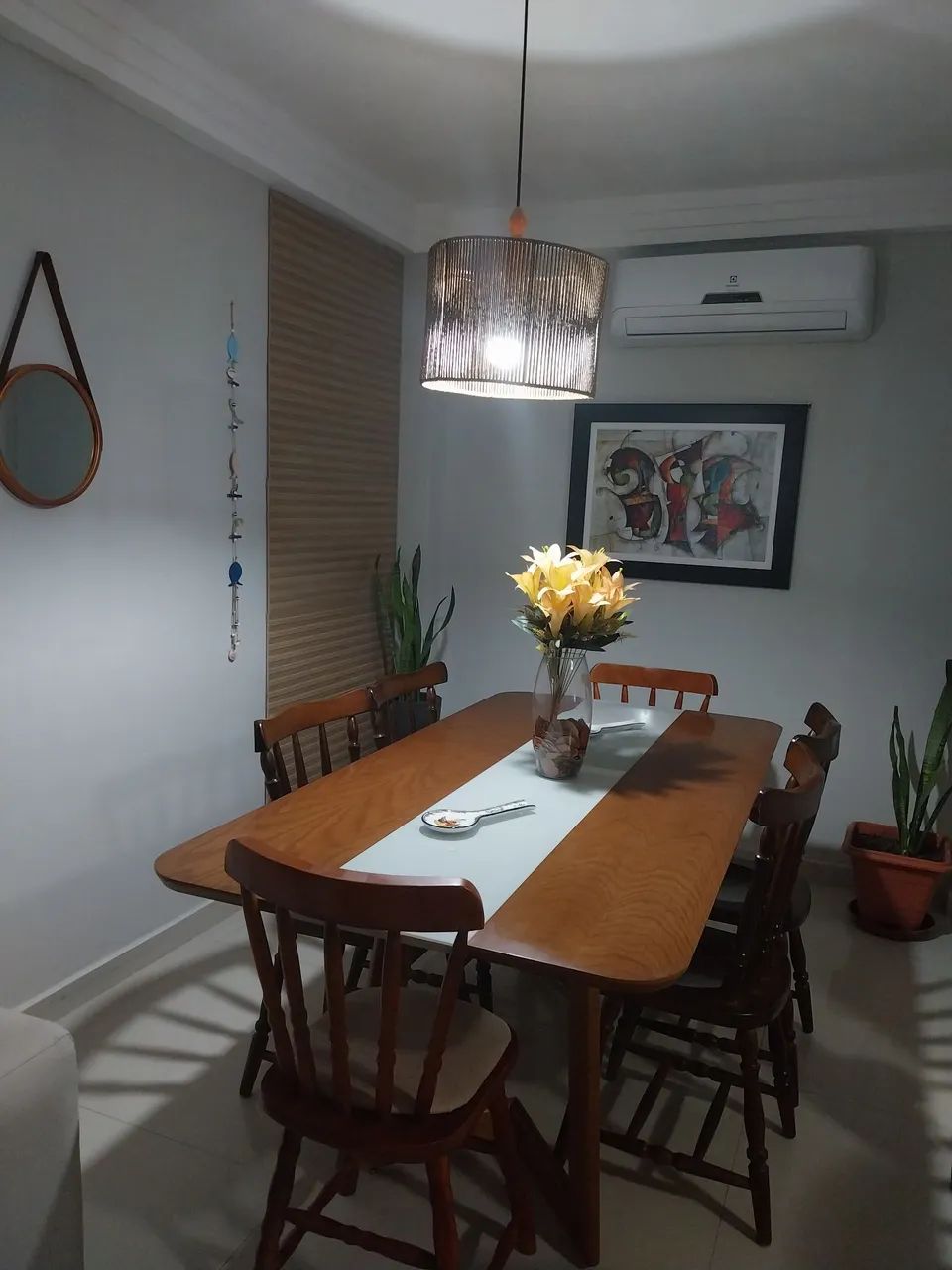 Mesa de madeira com cadeiras. Motivo mudança. - Foto 3