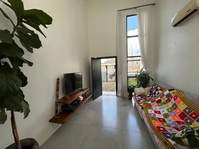 Casa linda, com 03 quartos e sobra de terreno, com acesso fácil ao centro. - Foto 3