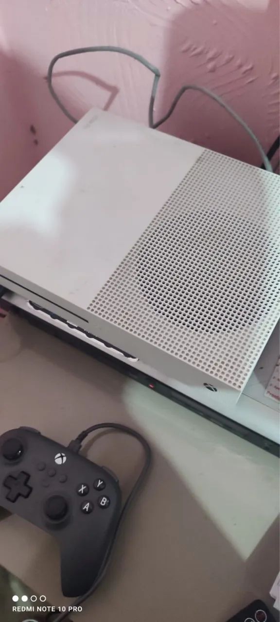 Xbox One S com leitor de disco 1TB - Foto 2