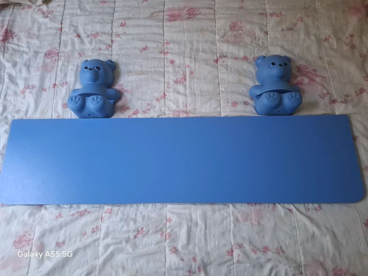 Prateleira com suporte de urso