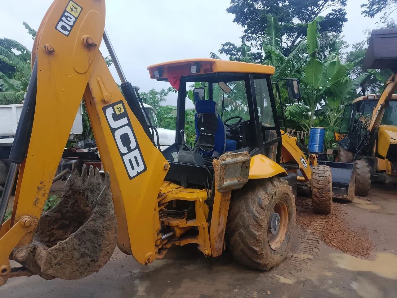 Vende-se Retroescavadeira 2010 toda Revisada 4x4  - Foto 3