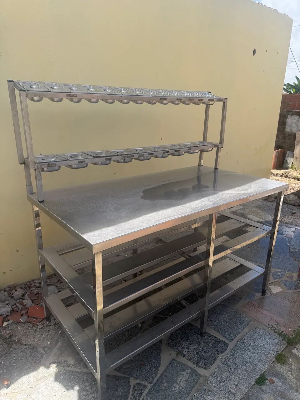 Balcão todo em inox com cubas e tampas