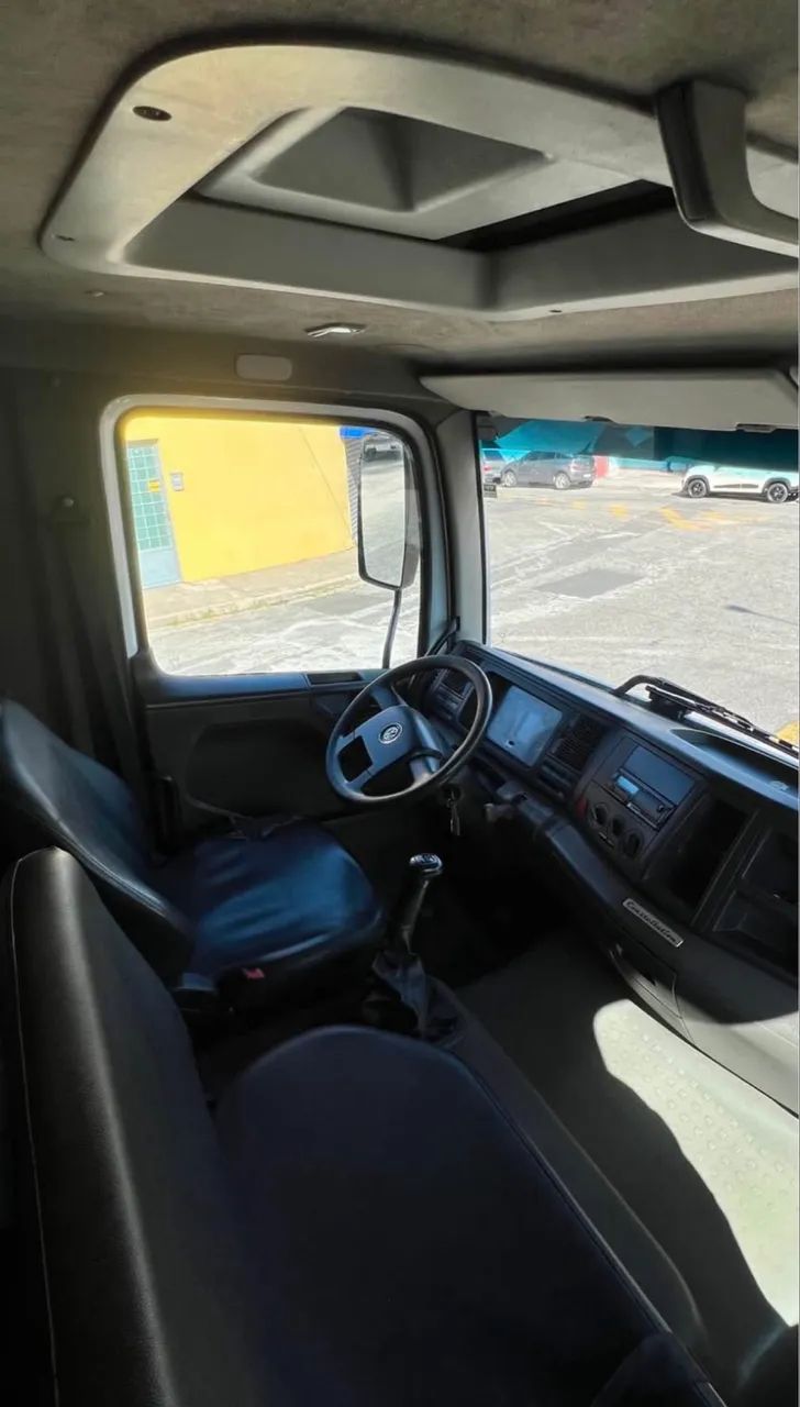Volkswagen Constellation 2016  - Foto 4