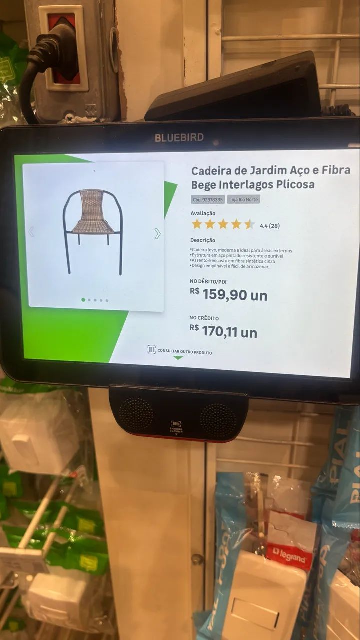 Cadeiras e mesas lacradas - NUNCA USADAS