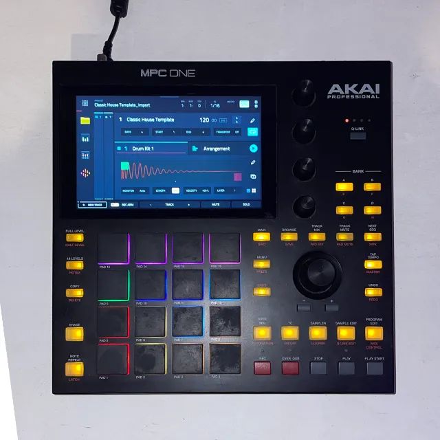 Akai MPC One - 1ª geração - Instrumentos musicais - Vila Buarque