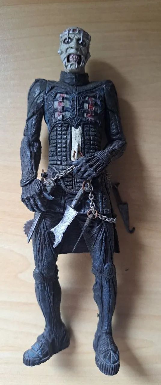 Figura Cenóbita Surgeon Hellraiser Hellseeker Clive Barker NECA 