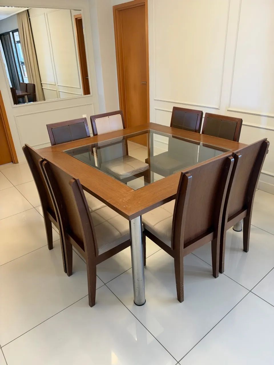MESA COM 8 CADEIRAS - R$ 2.099,00