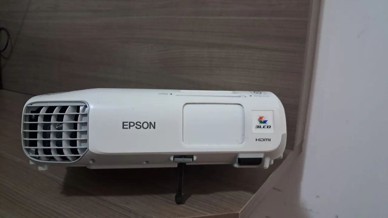 PROJETOR EPSON À VENDA - ÓTIMO ESTADO! - Foto 2