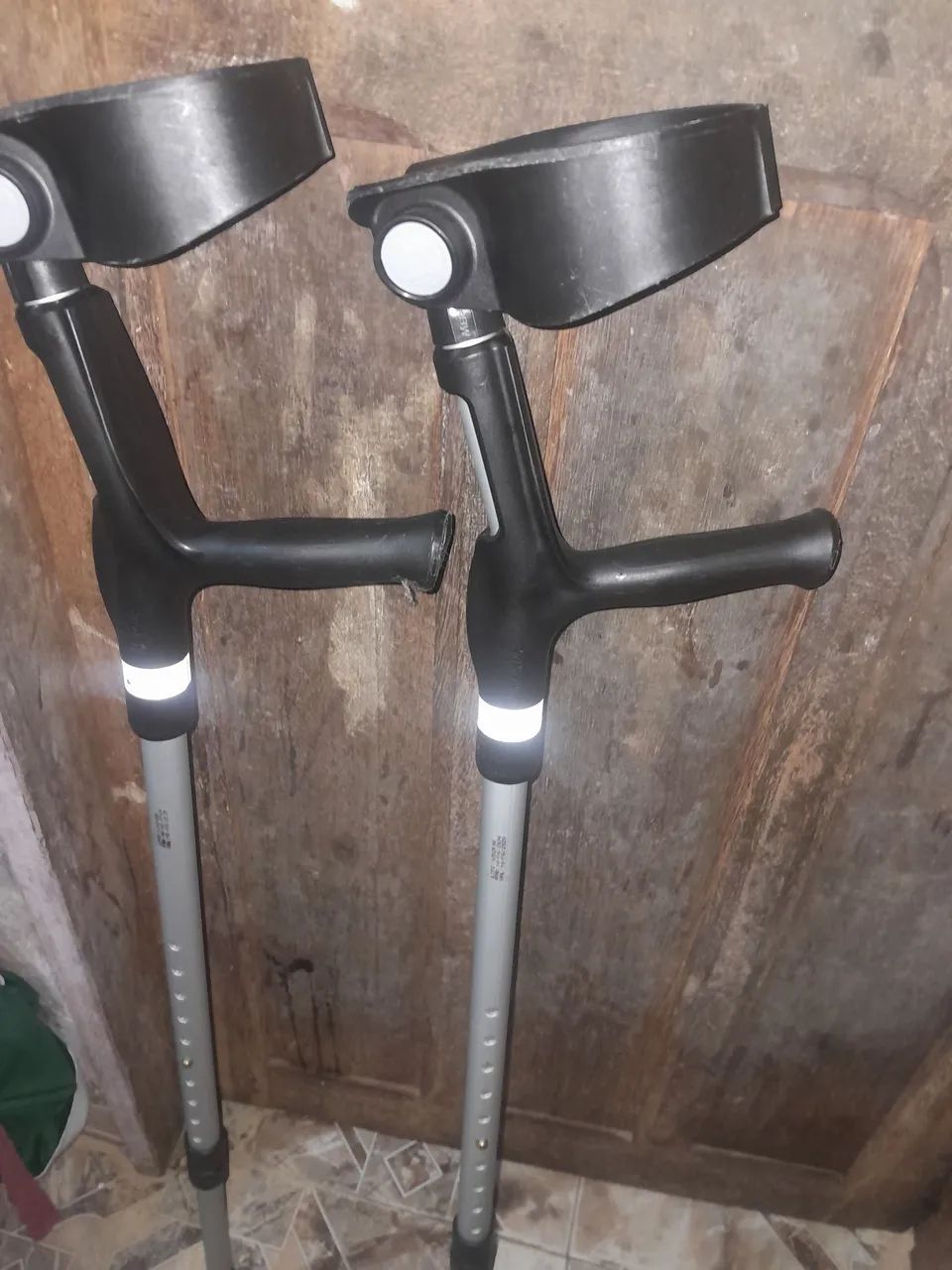Muleta e bota ortopédica tamanho G - Foto 2