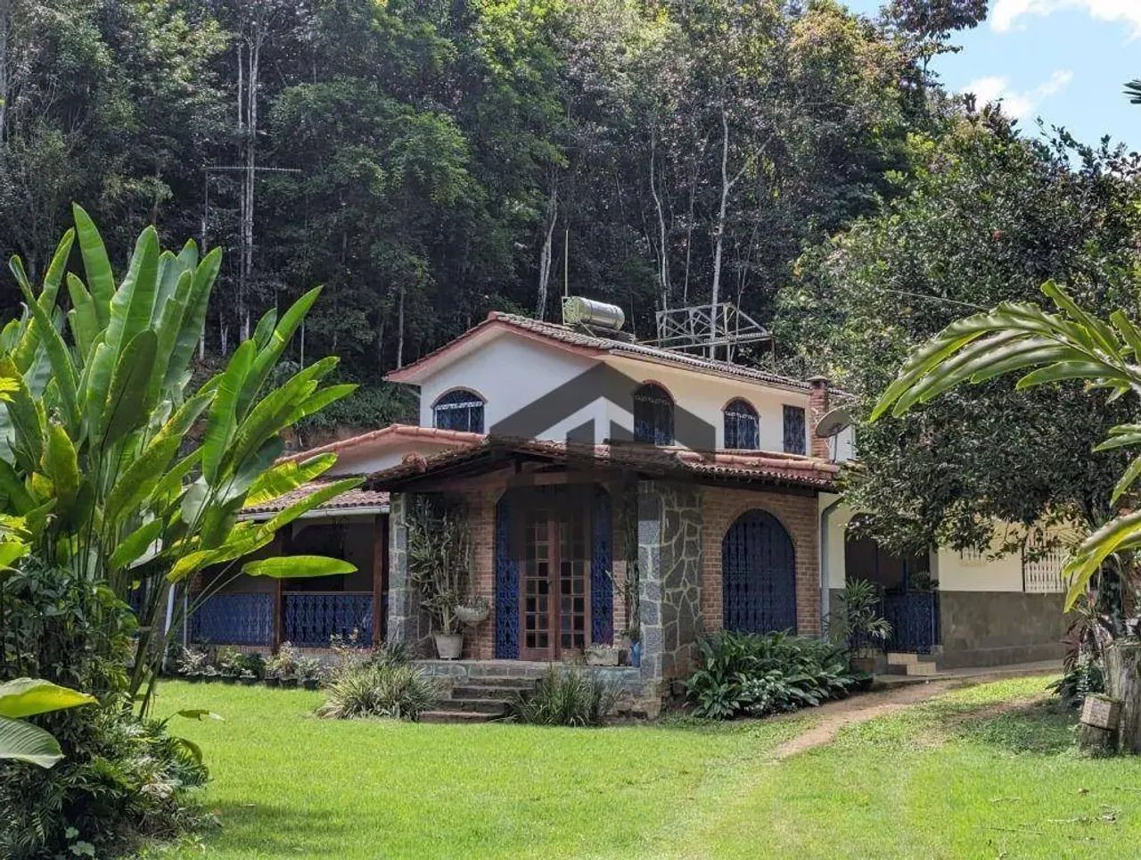 Chácara, 5,47 hectares, com 4 quartos (1 suíte com hidromassagem), localizada em Guabiraba