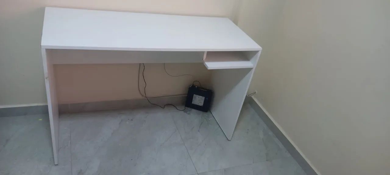 Cama e mesa de estudo