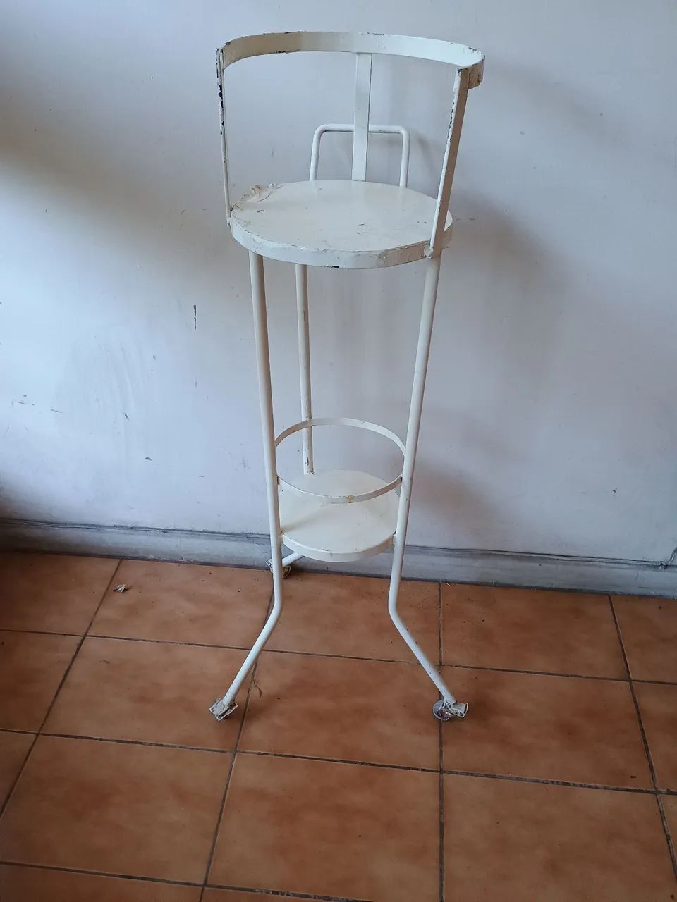 Banqueta antiga tipo floreira. - Foto 3