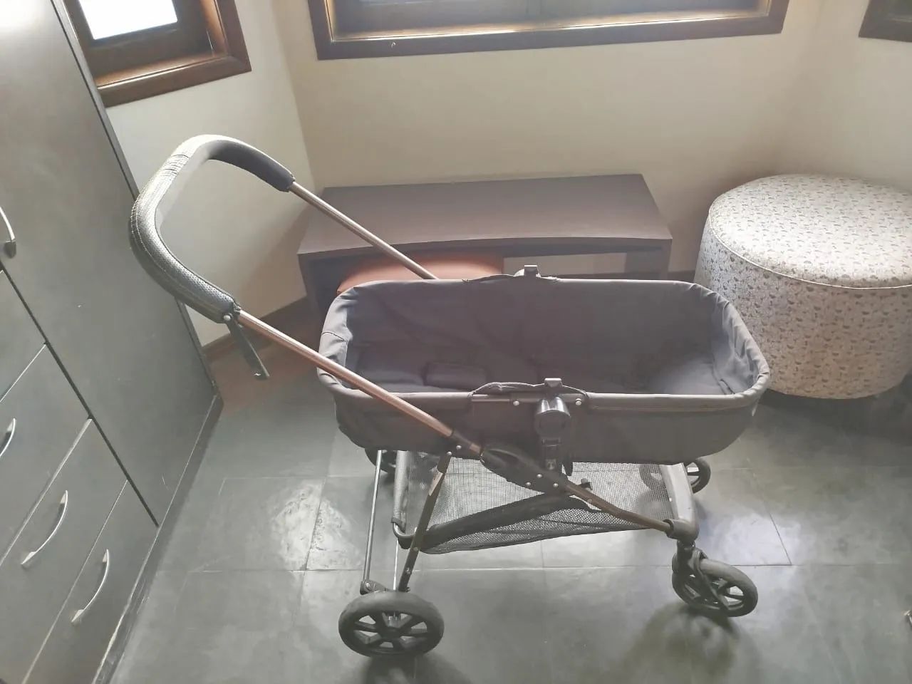 Vendo Carrinho de bebê / bebê conforto e base de carro