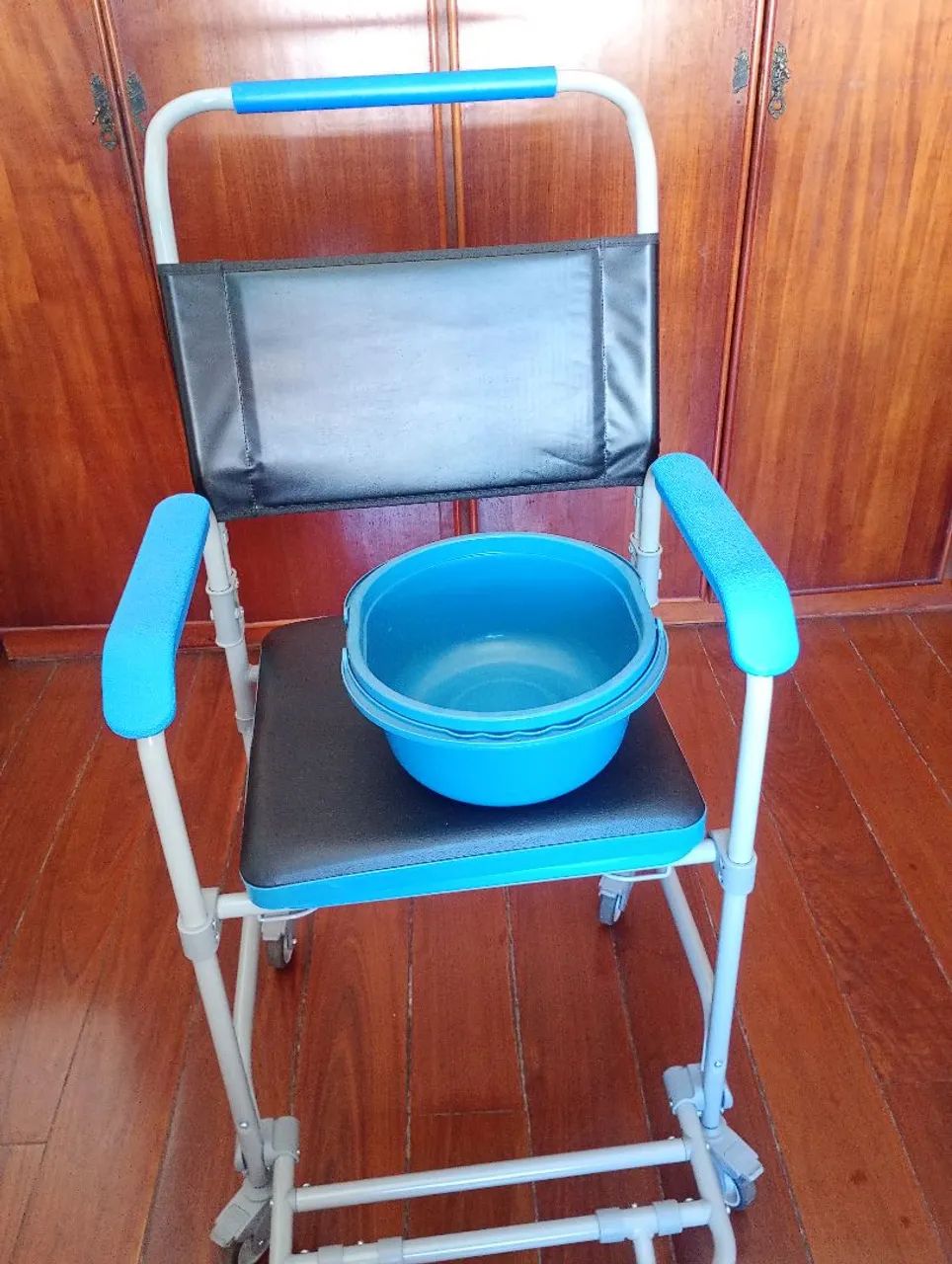 Cadeira de rodas (banho)  - Foto 2