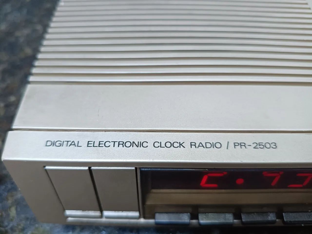 Rádio relógio digital Philco PR-2503. - Foto 4