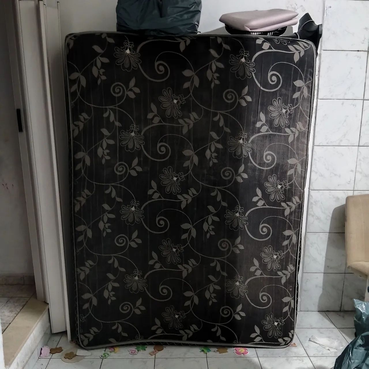 Vendo uma cama box semi nova. - Foto 2