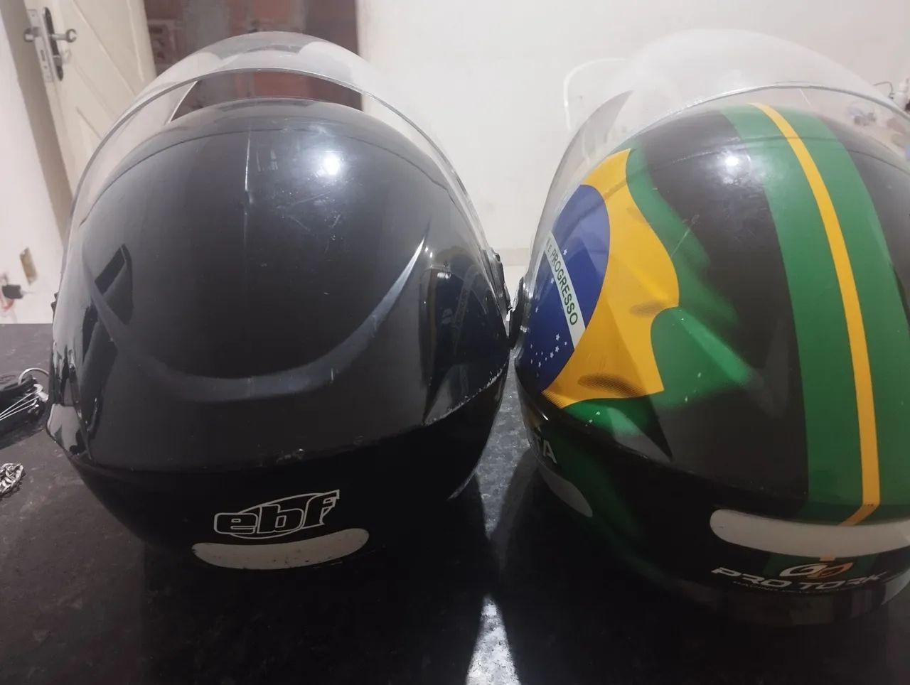 Vendo dois capacetes  - Foto 2