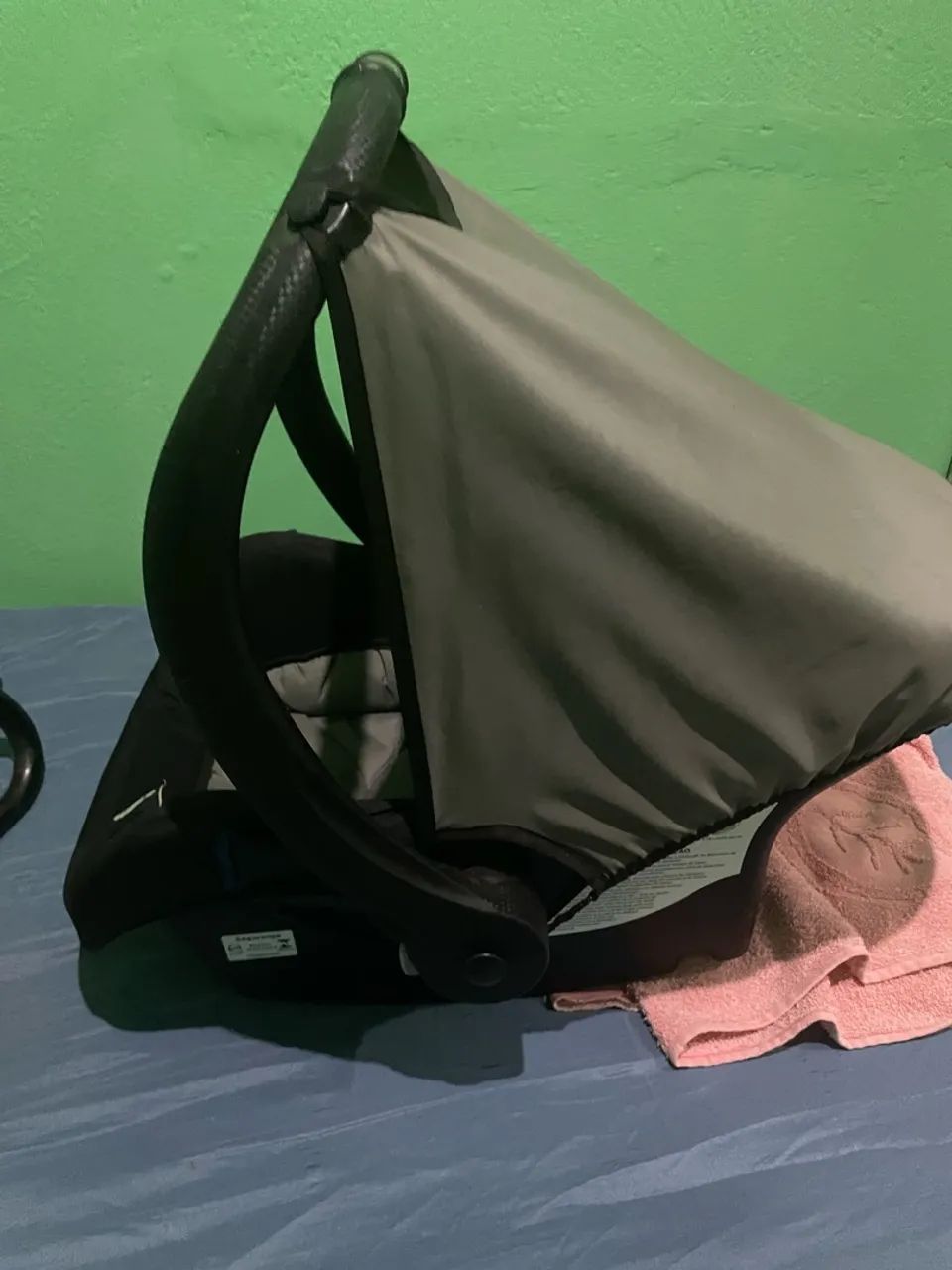 Carrinho com bebê conforto 