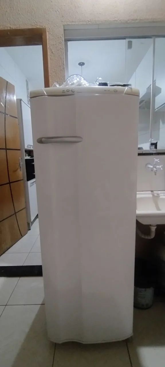 Geladeira Eletrolux 280 litros