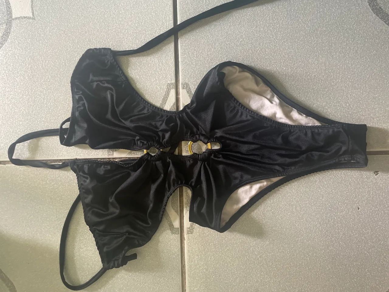 Maiô Feminino Preto com Recortes e Argolas - Elegante e Moderno