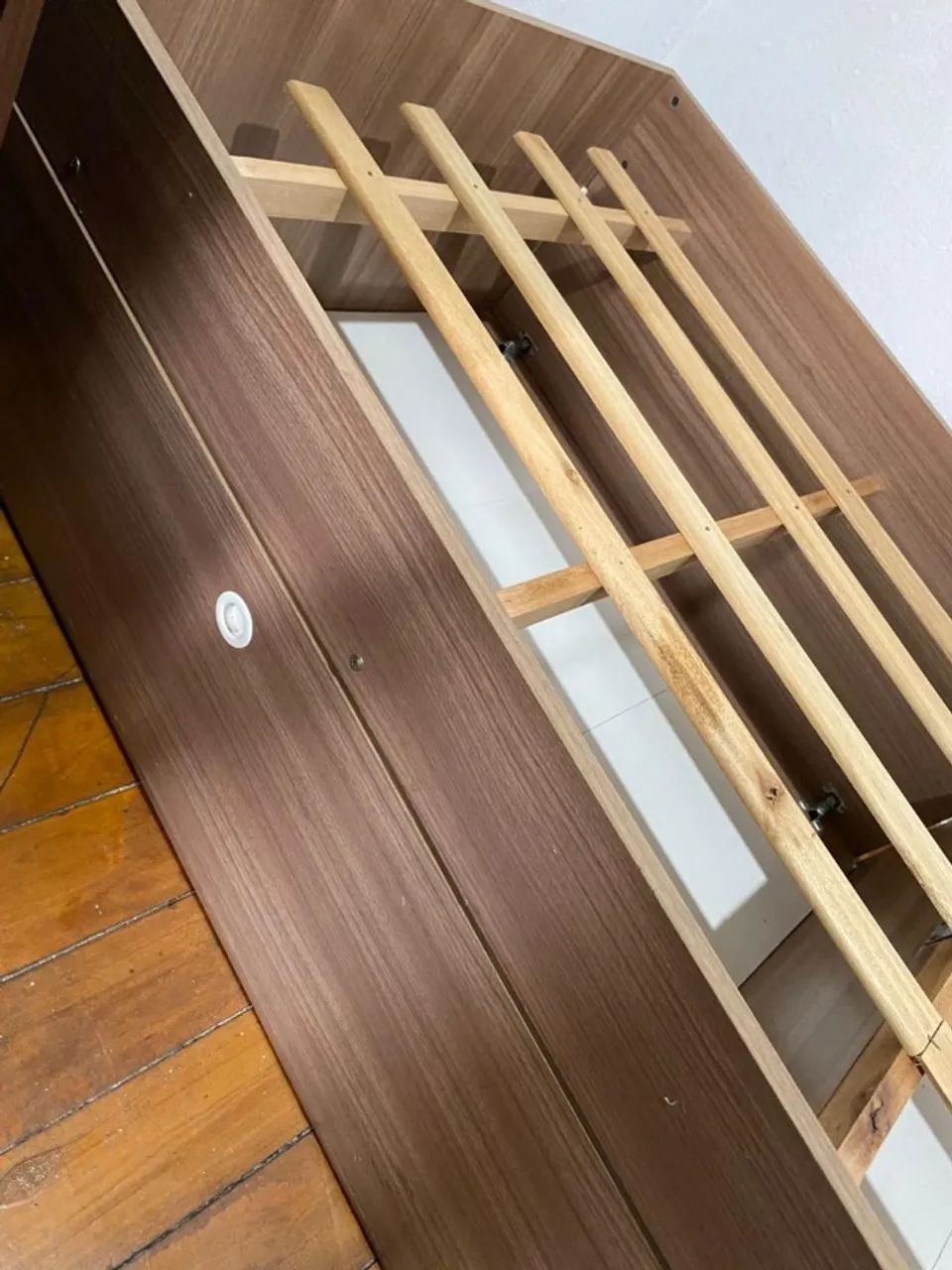 Cama solteiro madeira com portas R$100 - Foto 5