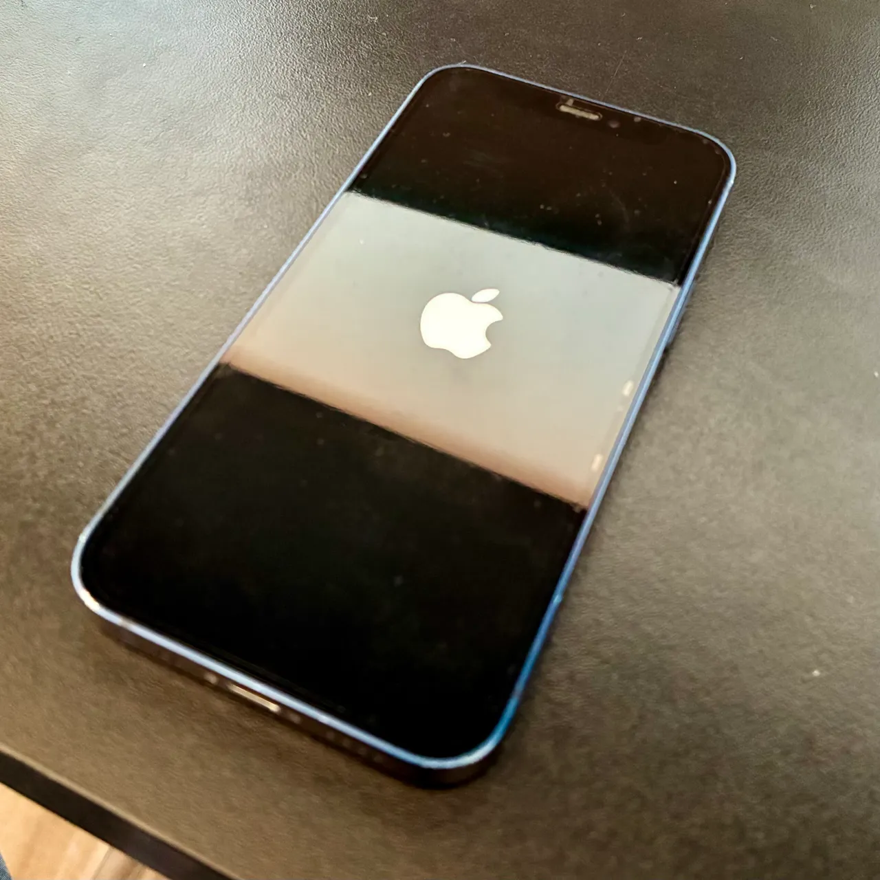 Apple macbook pro 13 ano 2019 i5 8gb 256ssd, pequeno detalhe na