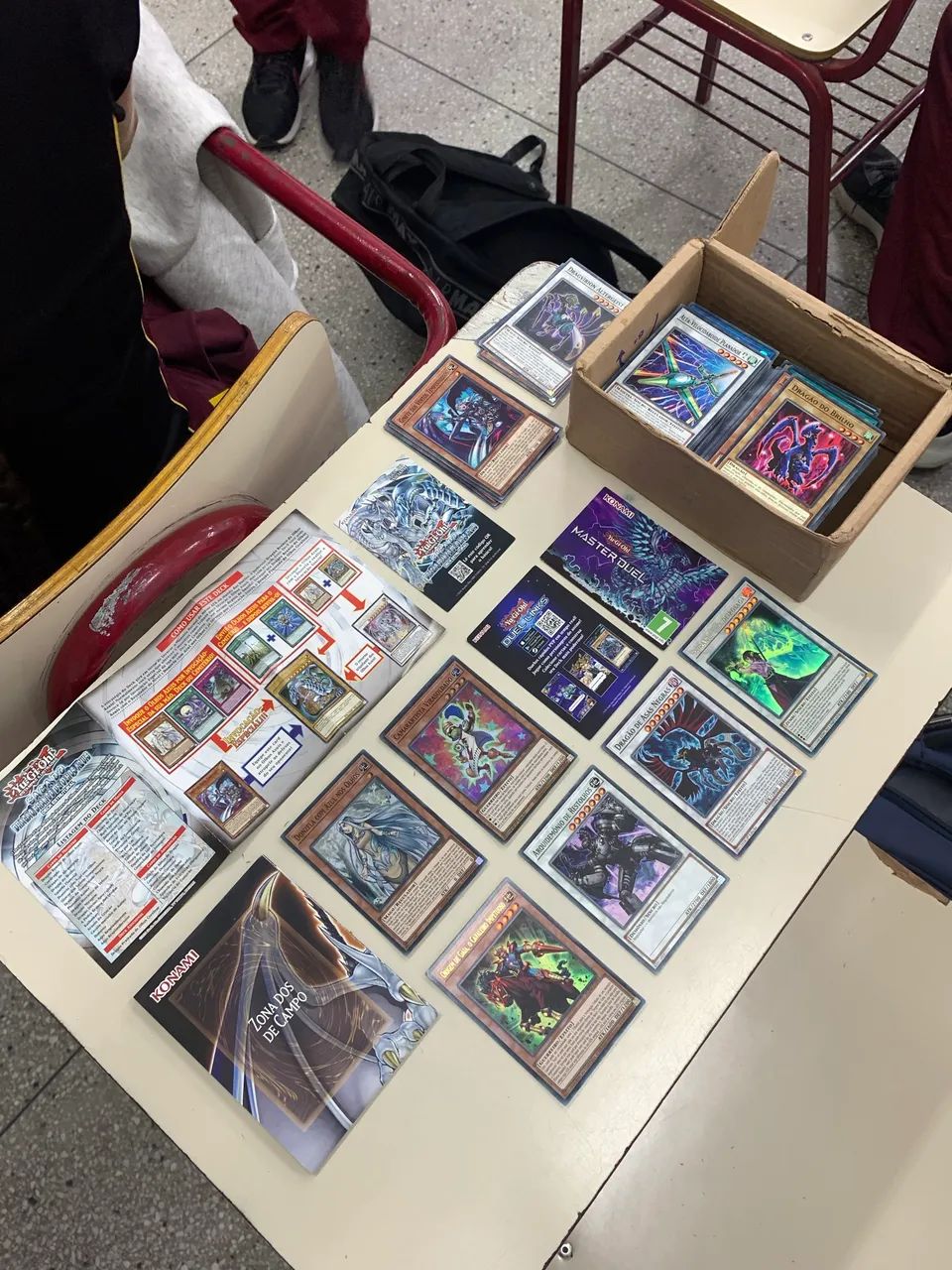 243 cartas Yu-Gi-Oh + Deck de batalha - Foto 4