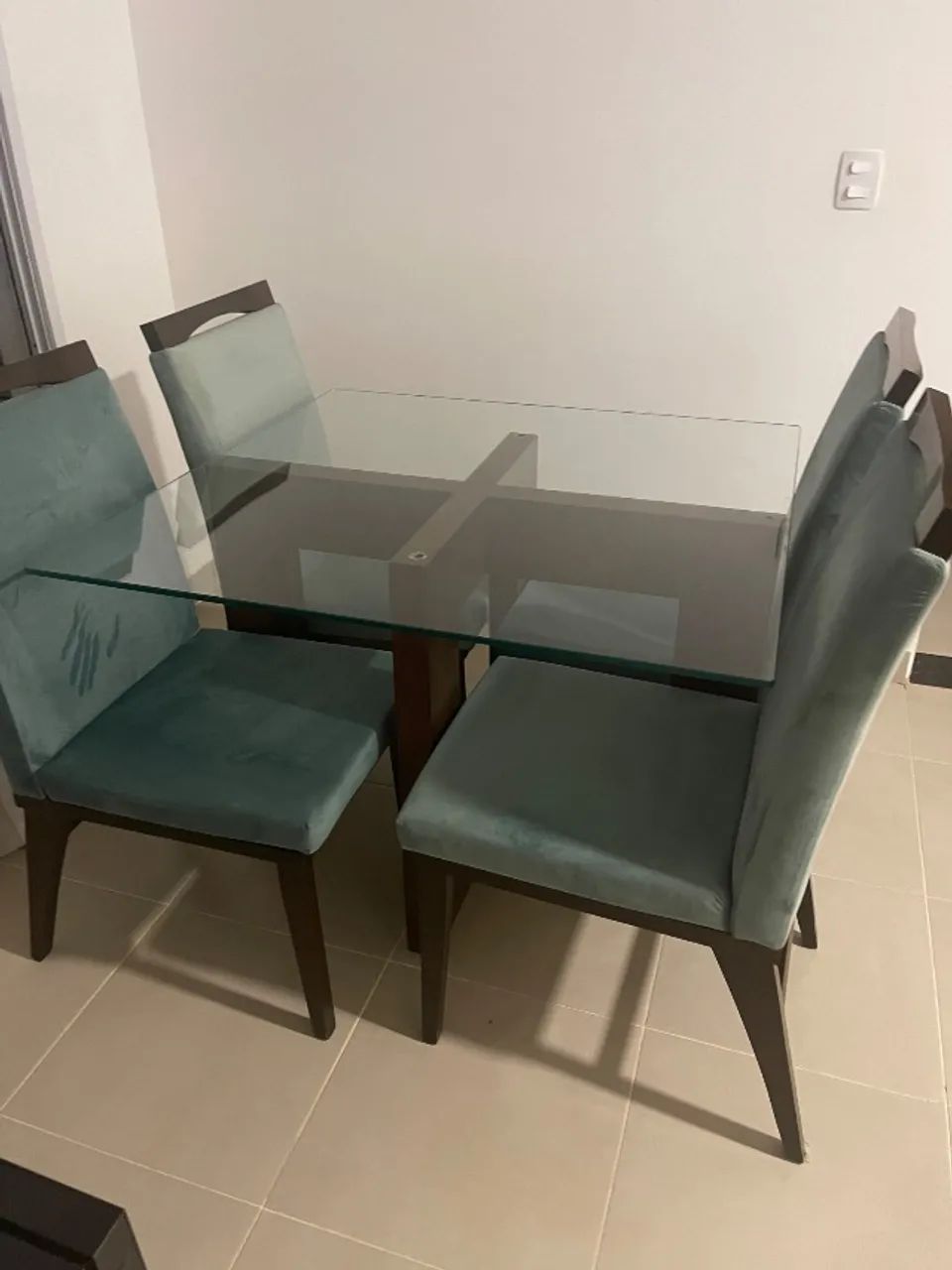 Mesa de jantar quadrada 