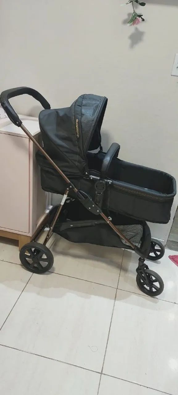 Carrinho de bebê e bebe conforto 