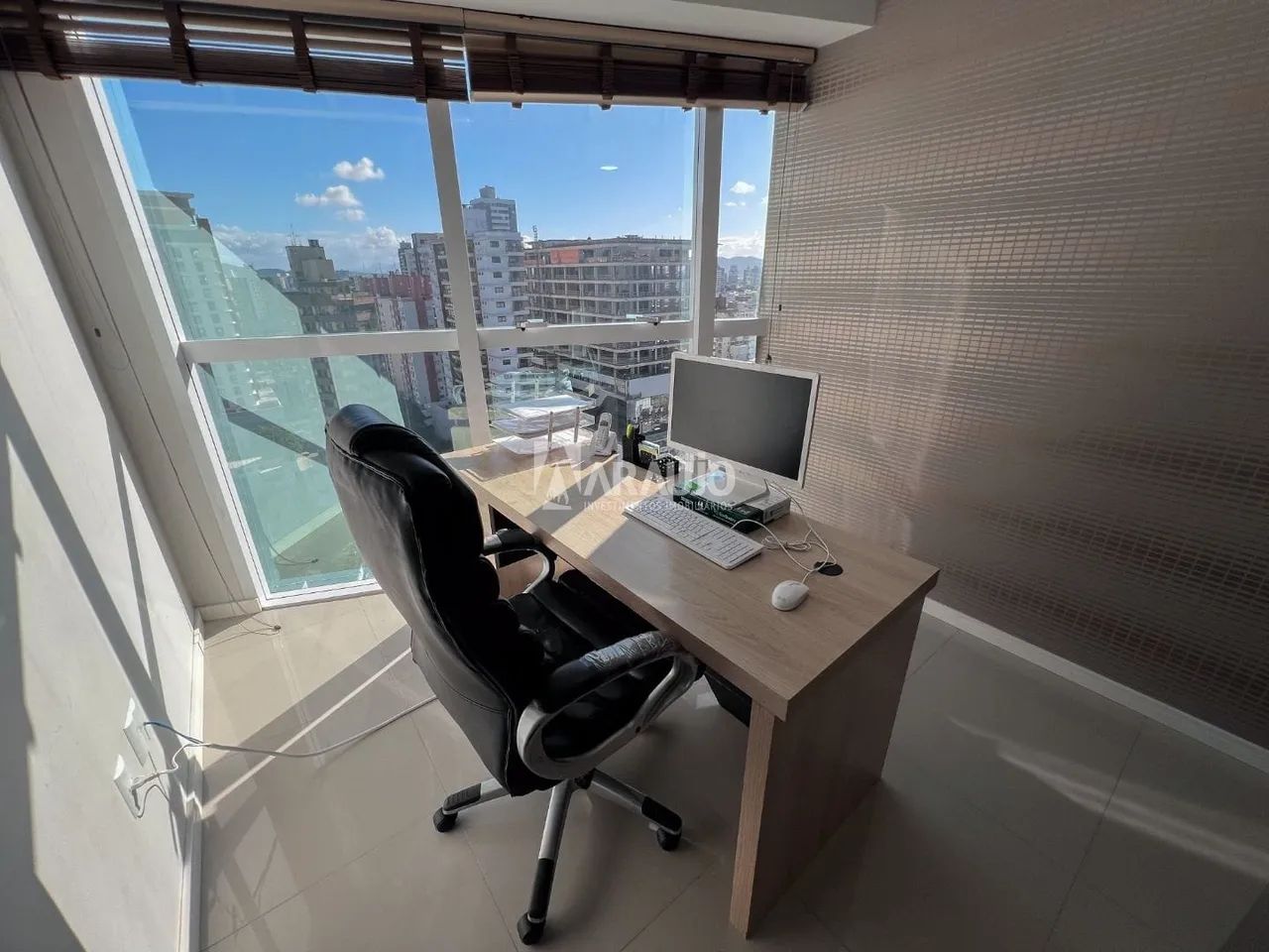 Sala mobiliada com 108,0m² no Centro de Itajaí - Foto 2