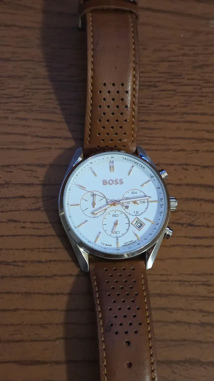 Relógio Hugo Boss com pulseira caramelo  - Foto 4