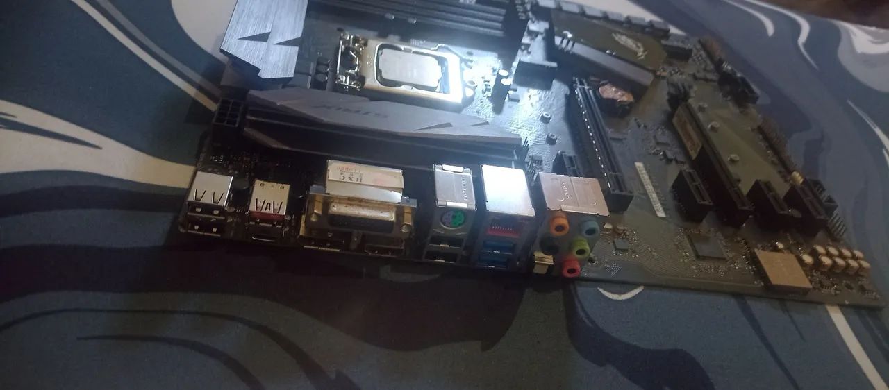 placa-mãe ASUS ROG Strix B250F Gaming - Foto 4