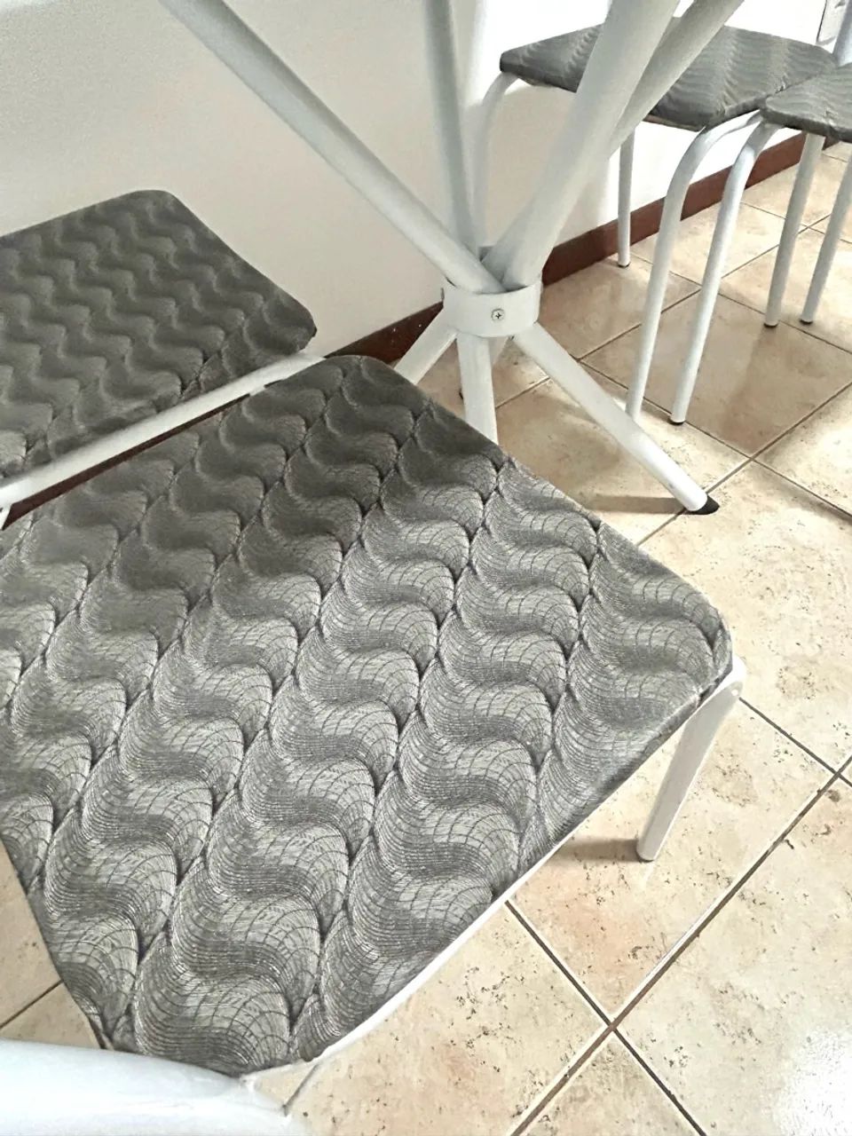 Conjunto mesa de jantar em granito 4 cadeiras  - Foto 2