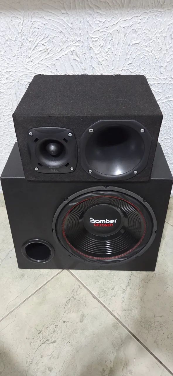 Vendo caixa dutada 12 polegadas Bomber e corneta e twiter JBL nova .