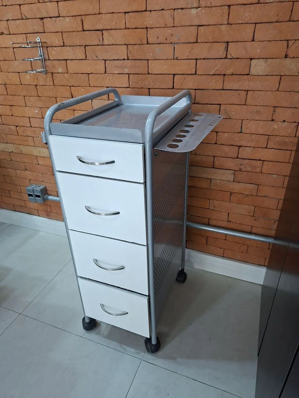 Carrinho auxiliar 