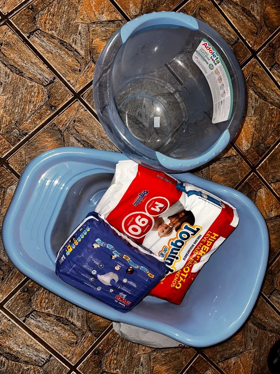 KIT BANHO BEBÊ (BALDE E BANHEIRA) + 4 FRALDAS